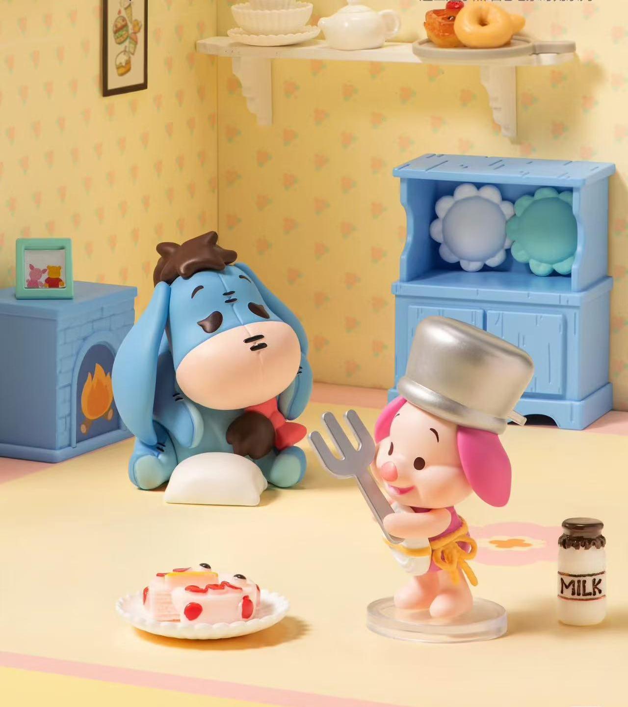 Disney Honey Bear Home MomentsSurprise Figuriine